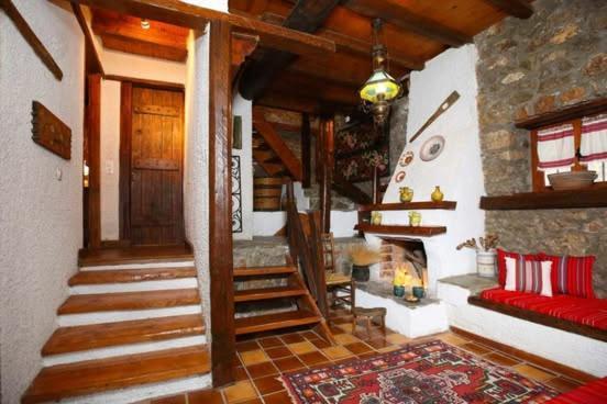 Mariolata Stone House Villa Lílaia Exterior foto